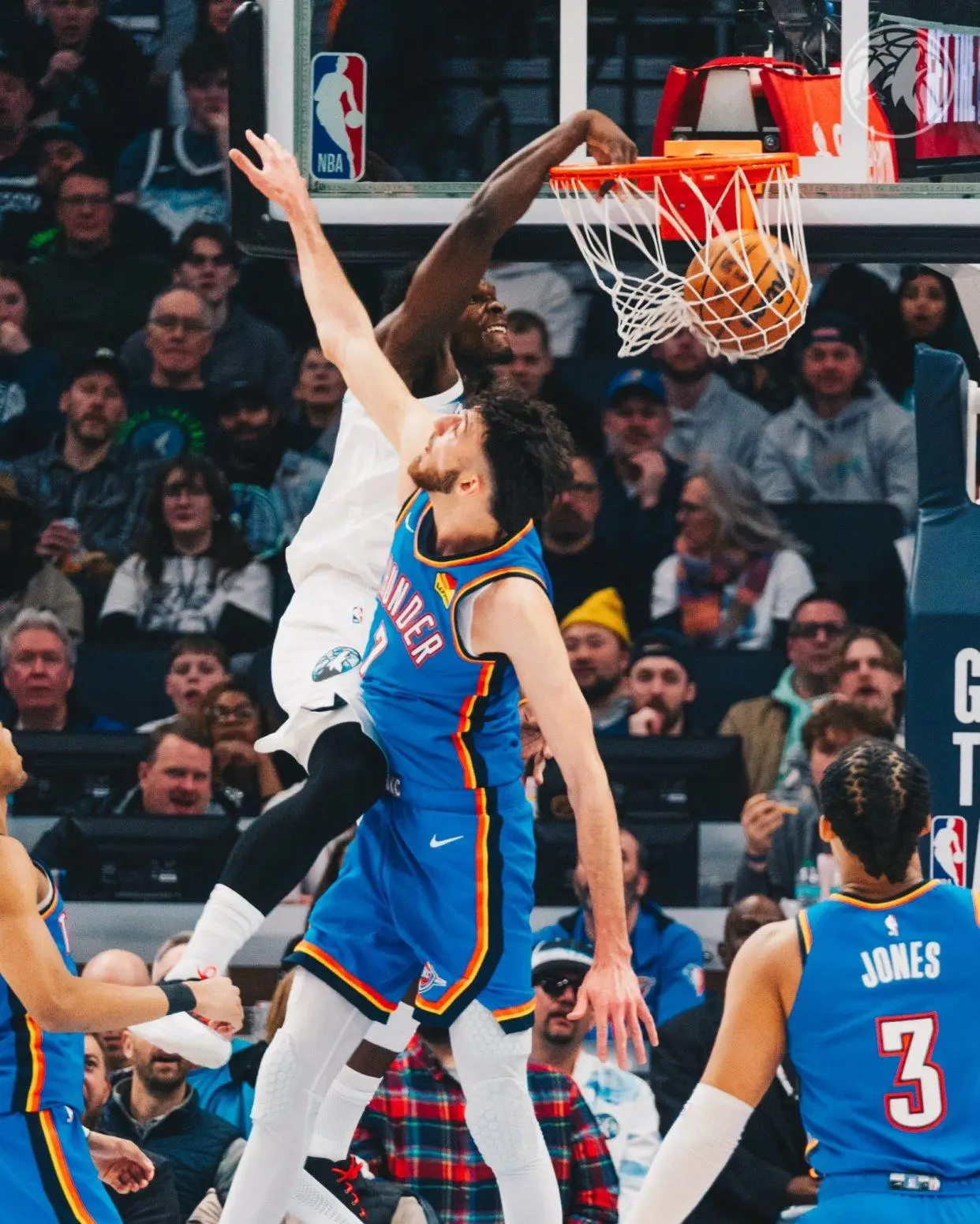 爱德华兹手感滚烫,带领马德里竞技鏖战俄克拉荷马城雷霆,赛后一句话霸气侧漏的简单介绍 爱德华兹手感滚烫,带领马德里竞技鏖战俄克拉荷马城雷霆,赛后一句话霸气侧漏的简单介绍